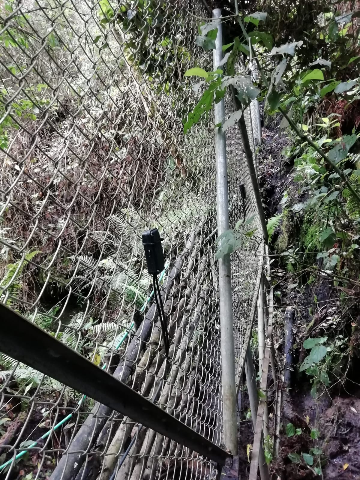 Instalación en Malla Eslabonada